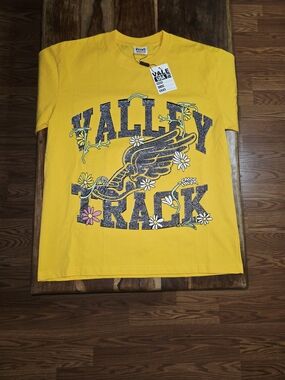 Vale Men's "Valley Track" Yellow Graphic Short Sleeve Tee. Size Medium.